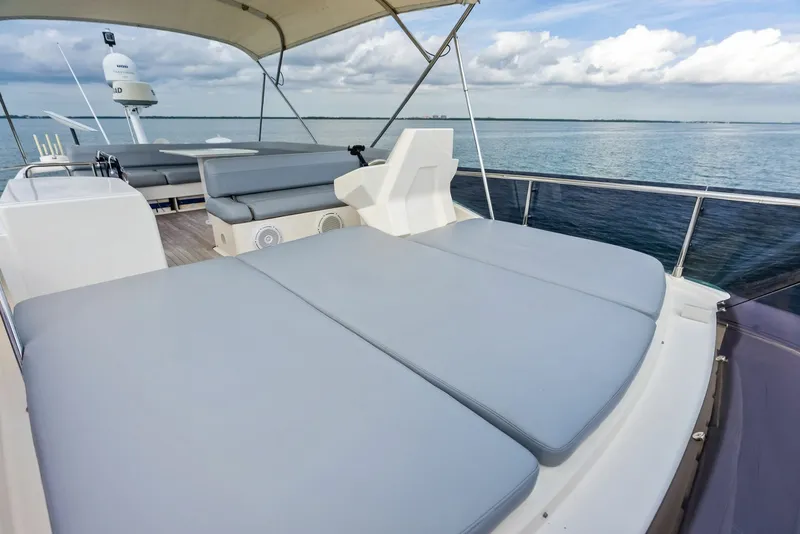 Slide: The Image of Ferretti 800 2018 - 20