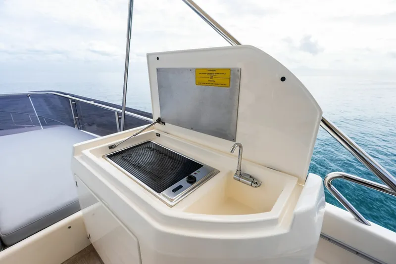 Slide: The Image of Ferretti 800 2018 - 22