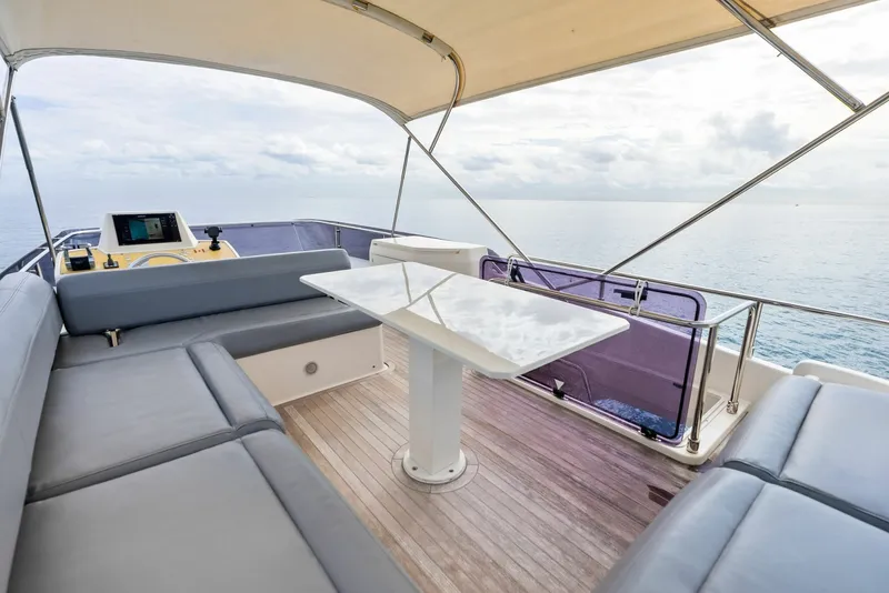 Slide: The Image of Ferretti 800 2018 - 25