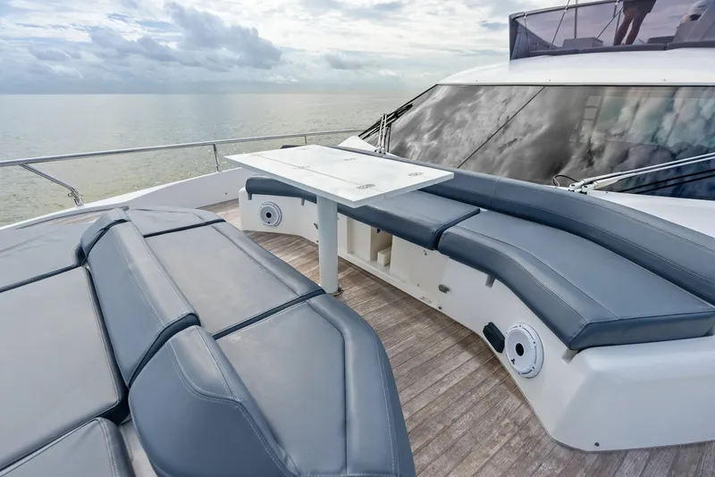 Slide: The Image of Ferretti 800 2018 - 30