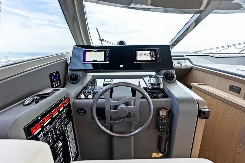 Slide: The Image of Ferretti 800 2018 - 48
