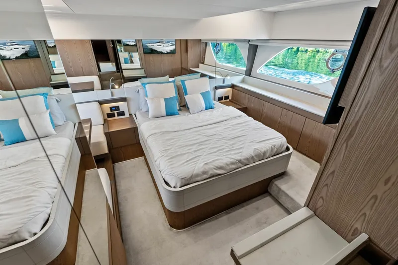 Slide: The Image of Ferretti 800 2018 - 52