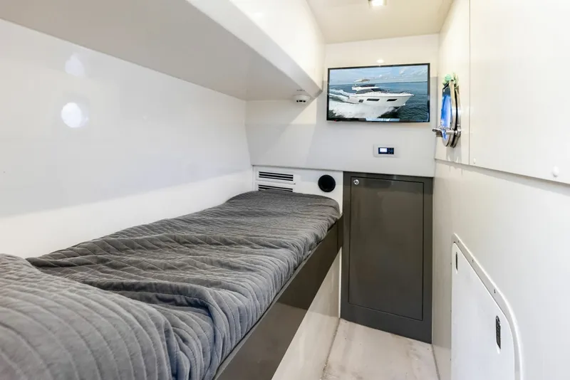 Slide: The Image of Ferretti 800 2018 - 66