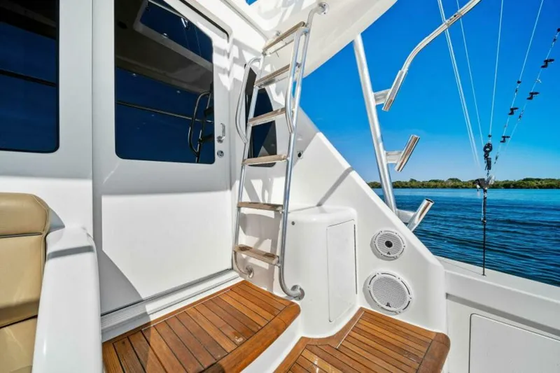 Slide: The Image of Viking 55 Convertible 2016 - 32