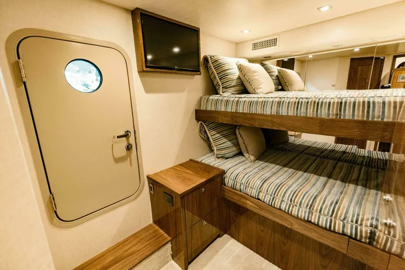 Slide: The Image of Viking 72 Enclosed Bridge 2020 - 36