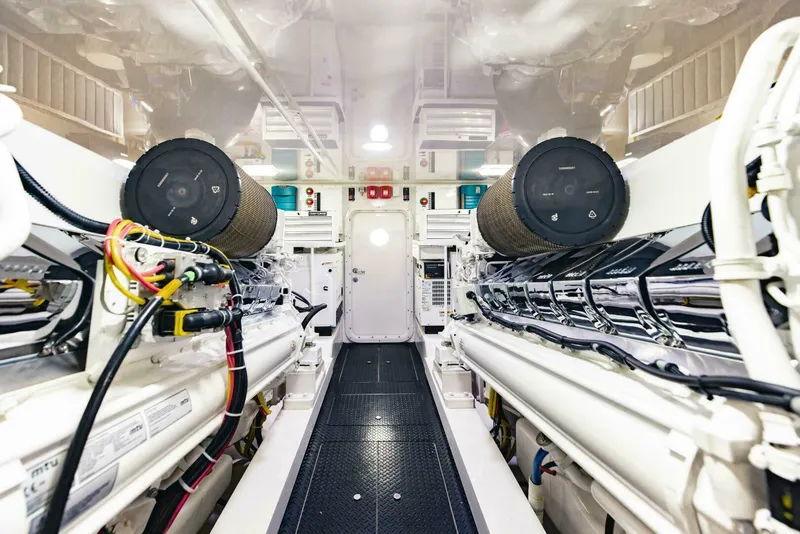 Slide: The Image of Viking 72 Enclosed Bridge 2020 - 63