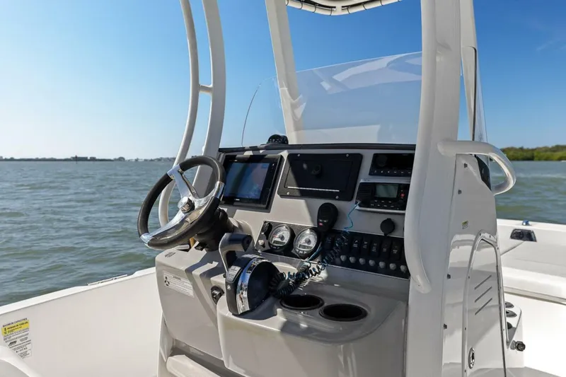 Slide: The Image of Boston Whaler 210 Dauntless 2016 - 2