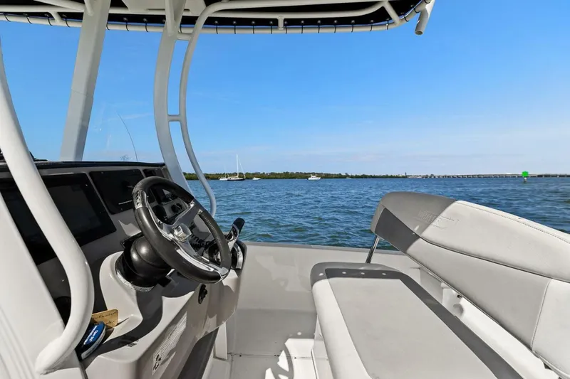 Slide: The Image of Boston Whaler 210 Dauntless 2016 - 20