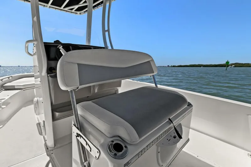 Slide: The Image of Boston Whaler 210 Dauntless 2016 - 22