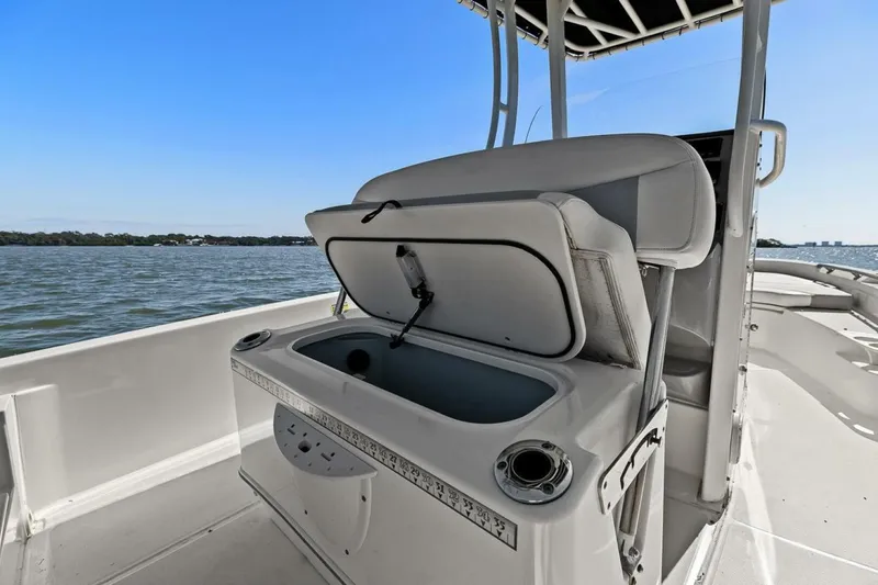 Slide: The Image of Boston Whaler 210 Dauntless 2016 - 23