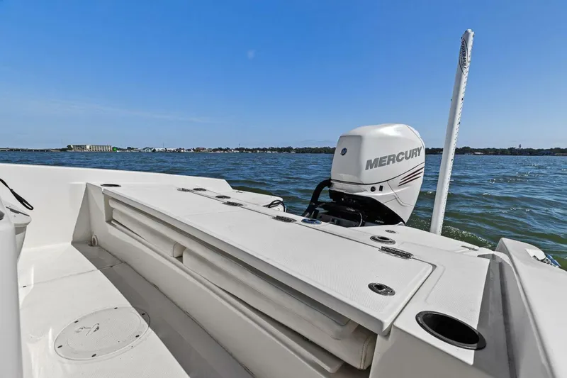 Slide: The Image of Boston Whaler 210 Dauntless 2016 - 24