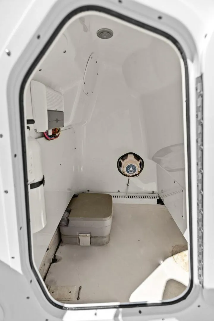 Slide: The Image of Boston Whaler 210 Dauntless 2016 - 28