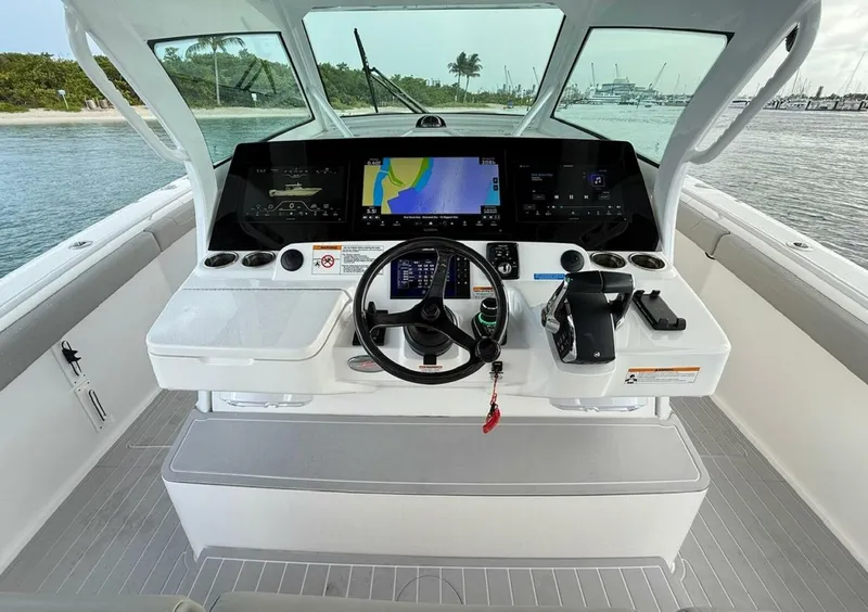 Slide: The Image of Scout 400 LXF 2024 - 31