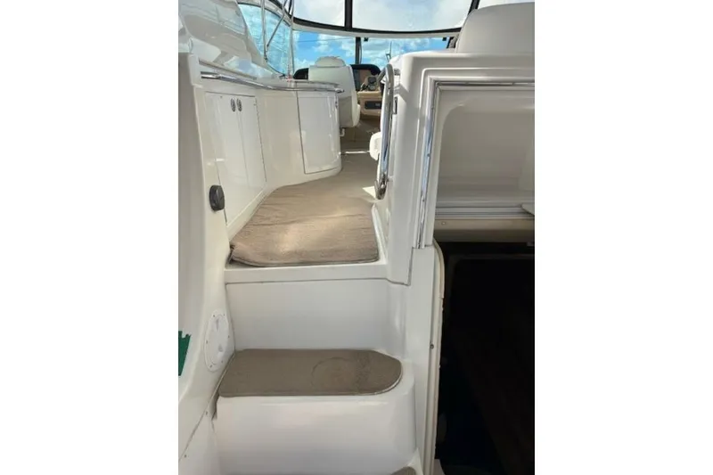 Slide: The Image of Carver Yachts 466 Motor Yacht 2004 - 12