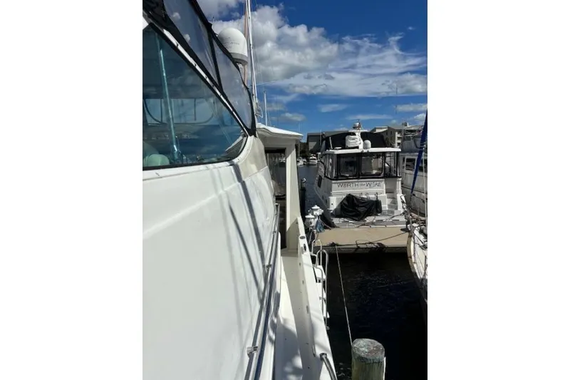 Slide: The Image of Carver Yachts 466 Motor Yacht 2004 - 31