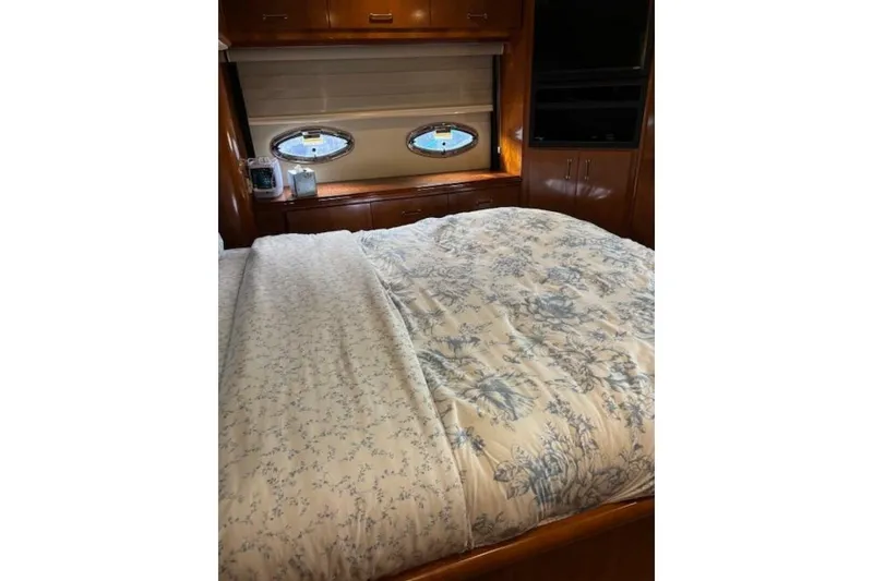 Slide: The Image of Carver Yachts 466 Motor Yacht 2004 - 40