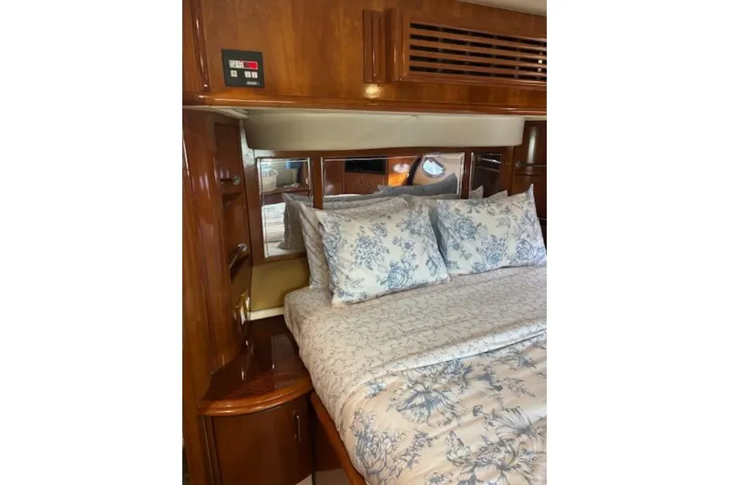 Slide: The Image of Carver Yachts 466 Motor Yacht 2004 - 48