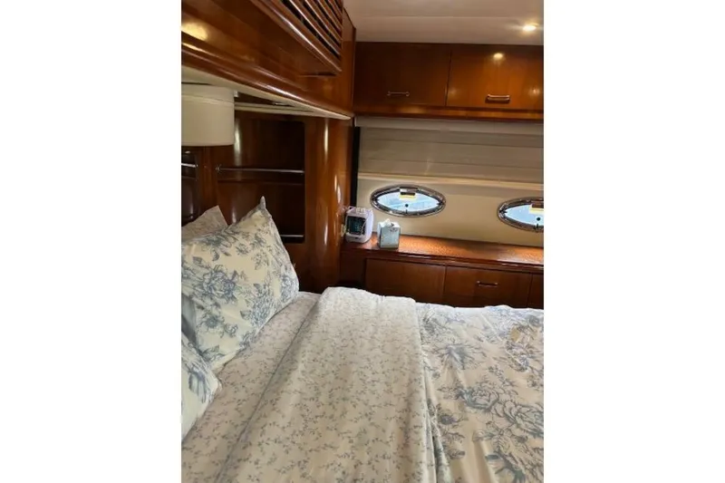 Slide: The Image of Carver Yachts 466 Motor Yacht 2004 - 51
