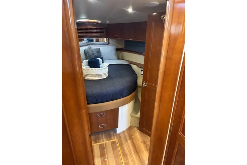 Slide: The Image of Carver Yachts 466 Motor Yacht 2004 - 64