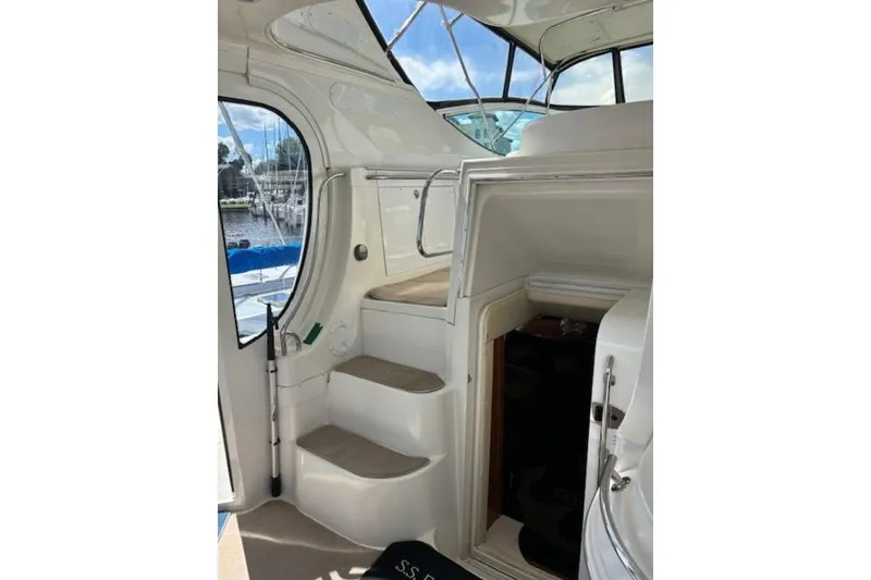 Slide: The Image of Carver Yachts 466 Motor Yacht 2004 - 8