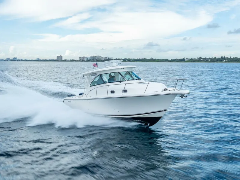 Slide: The Image of Pursuit S345 Offshore 2011 - 17