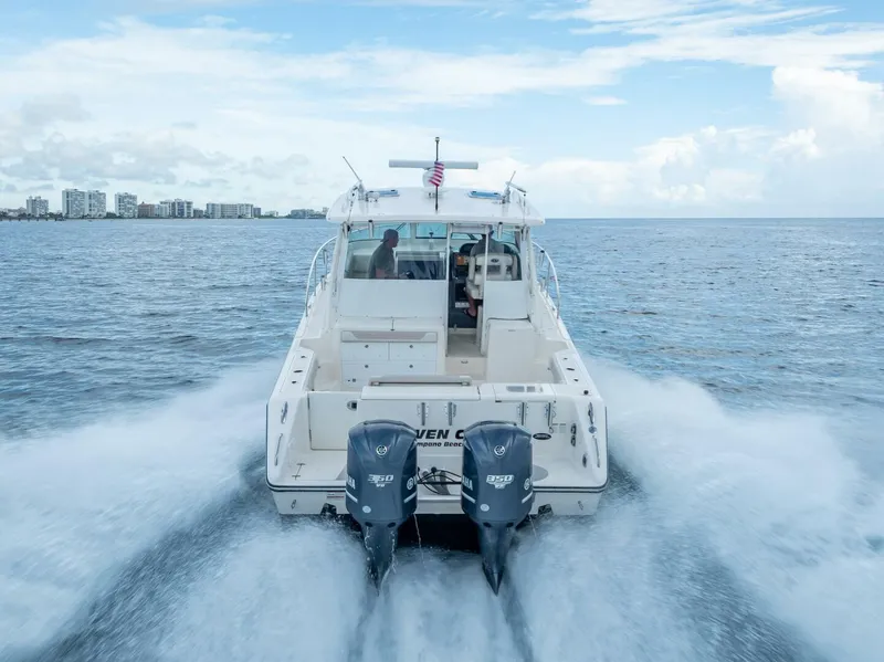 Slide: The Image of Pursuit S345 Offshore 2011 - 20