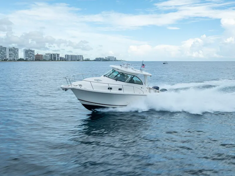 Slide: The Image of Pursuit S345 Offshore 2011 - 23
