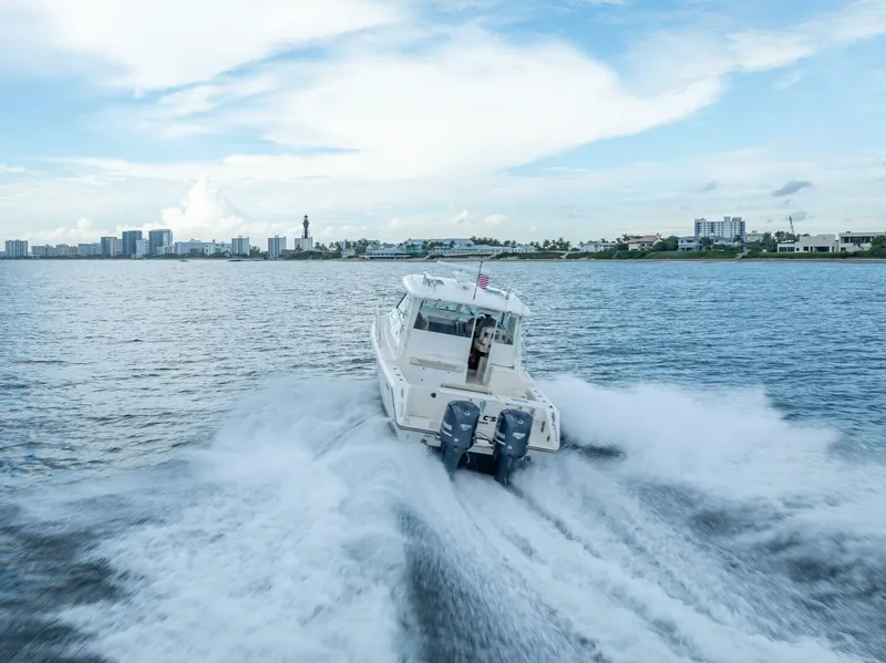 Slide: The Image of Pursuit S345 Offshore 2011 - 29