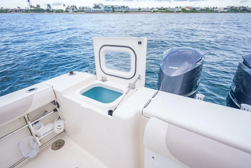 Slide: The Image of Pursuit S345 Offshore 2011 - 40