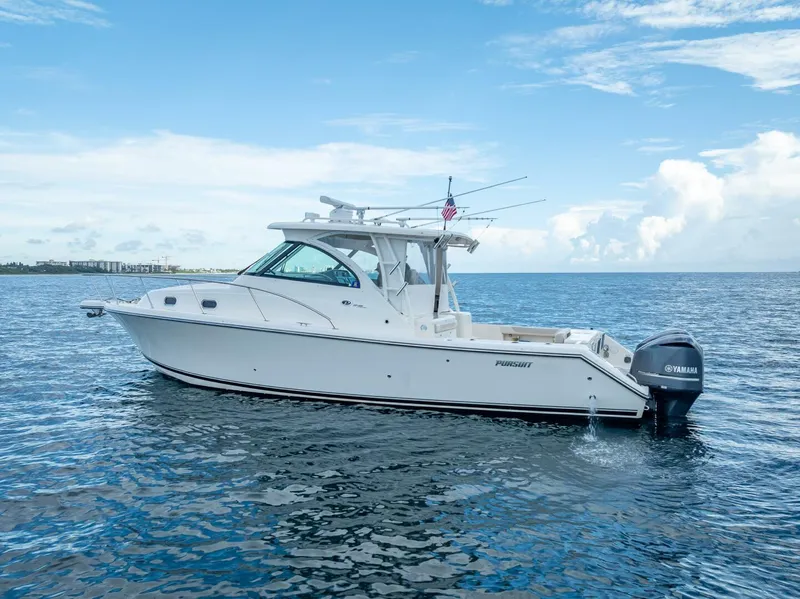 Slide: The Image of Pursuit S345 Offshore 2011 - 5