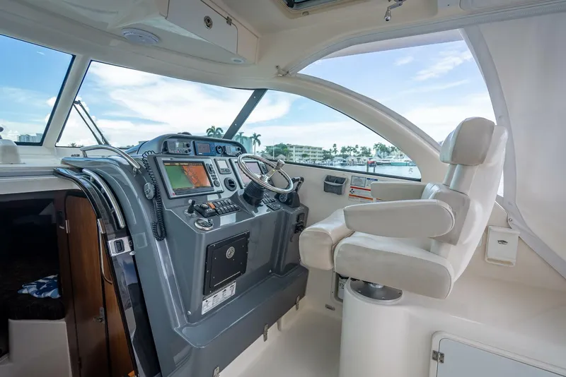 Slide: The Image of Pursuit S345 Offshore 2011 - 57