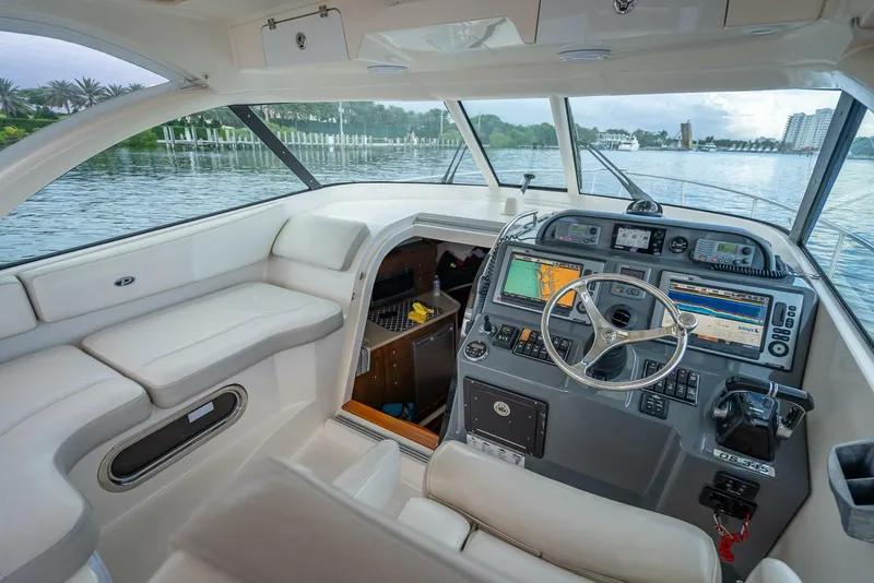 Slide: The Image of Pursuit S345 Offshore 2011 - 60