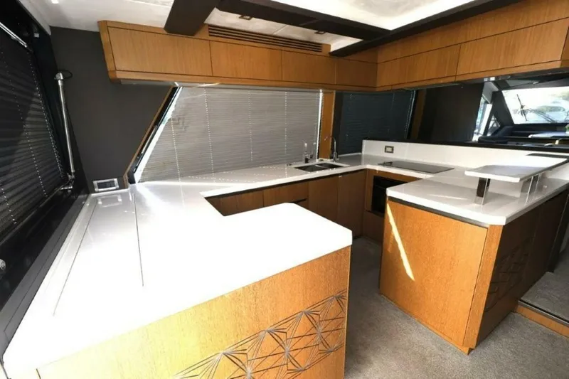 Slide: The Image of Galeon 650 Sky 2019 - 26