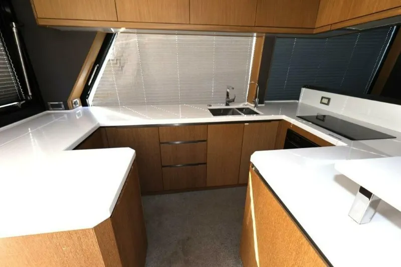 Slide: The Image of Galeon 650 Sky 2019 - 28