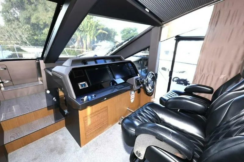 Slide: The Image of Galeon 650 Sky 2019 - 32