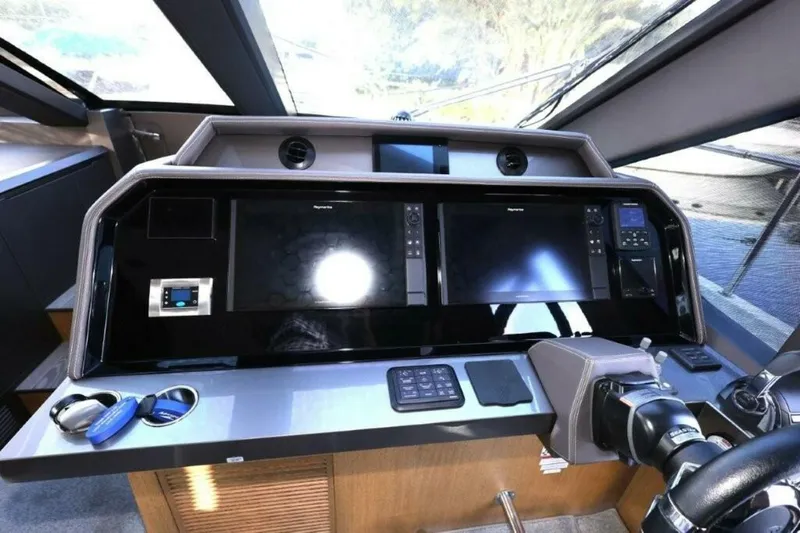 Slide: The Image of Galeon 650 Sky 2019 - 33