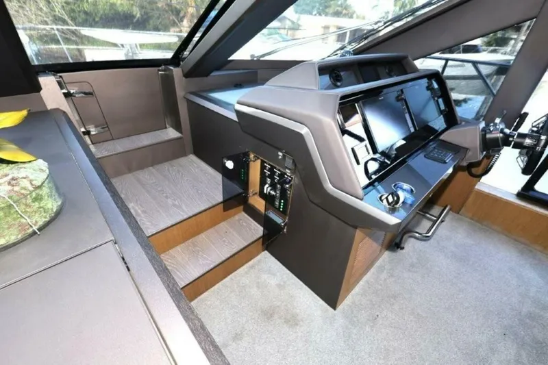 Slide: The Image of Galeon 650 Sky 2019 - 35