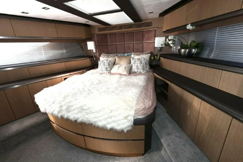 Slide: The Image of Galeon 650 Sky 2019 - 38