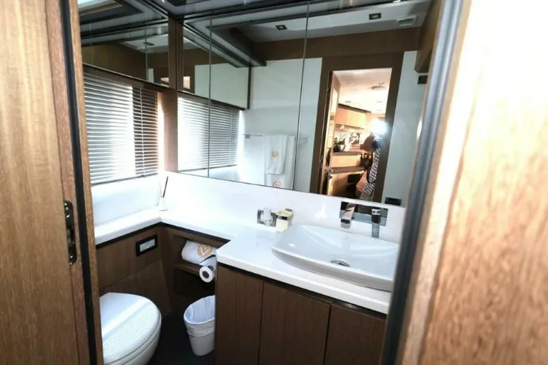 Slide: The Image of Galeon 650 Sky 2019 - 41