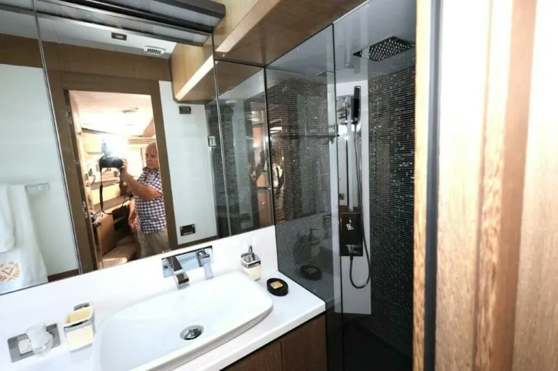 Slide: The Image of Galeon 650 Sky 2019 - 42