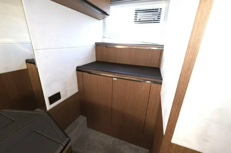 Slide: The Image of Galeon 650 Sky 2019 - 47