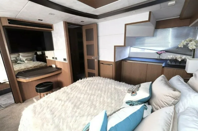 Slide: The Image of Galeon 650 Sky 2019 - 52