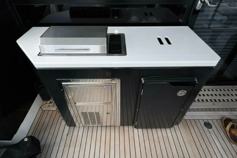 Slide: The Image of Galeon 650 Sky 2019 - 7