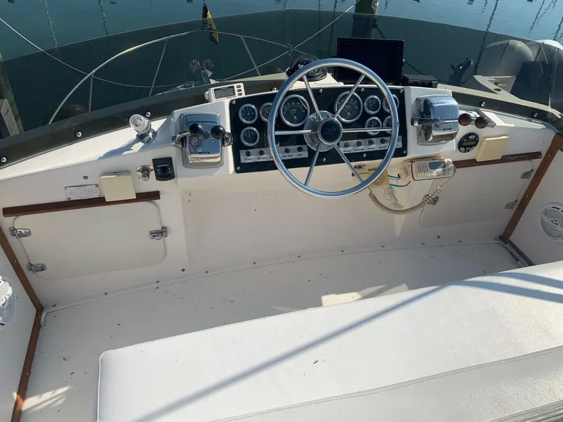 Slide: The Image of Bertram 28 Flybridge Cruiser 1978 - 13