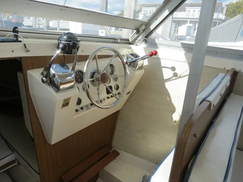 Slide: The Image of Bertram 28 Flybridge Cruiser 1978 - 15