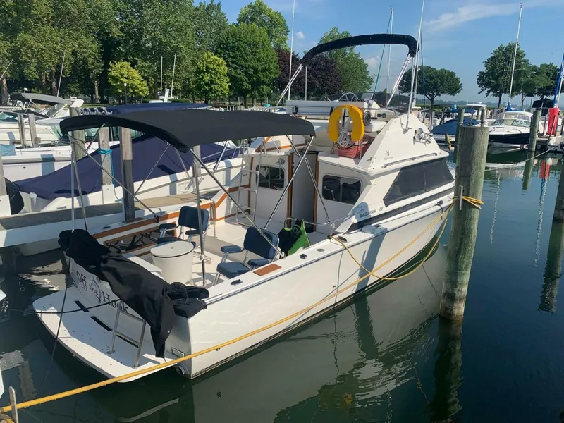Slide: The Image of Bertram 28 Flybridge Cruiser 1978 - 4