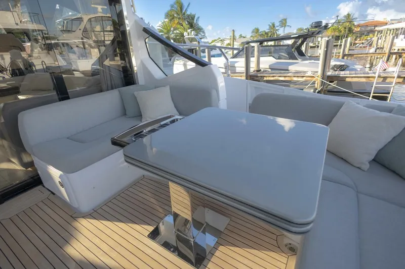 Slide: The Image of Azimut S6 Sport-Fly 2023 - 12