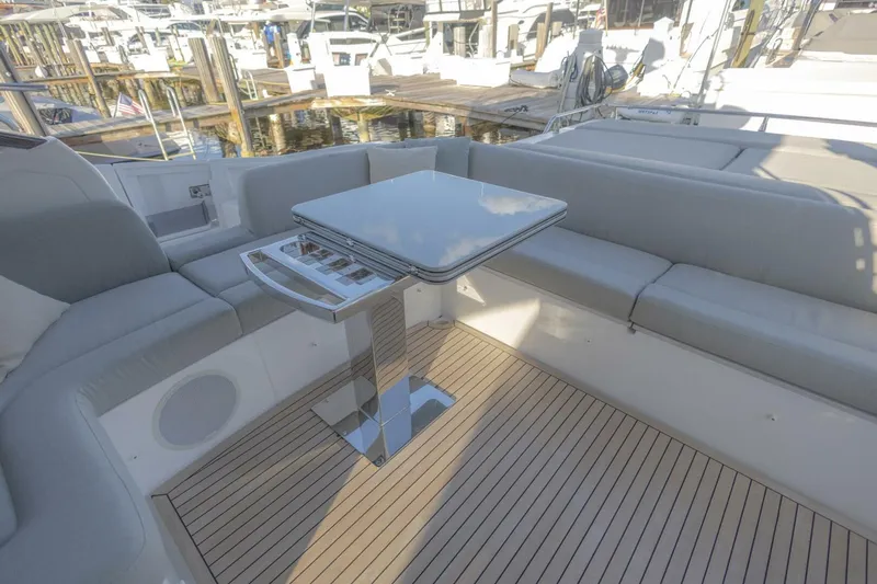 Slide: The Image of Azimut S6 Sport-Fly 2023 - 13