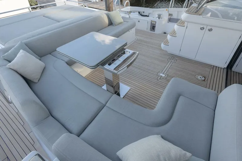 Slide: The Image of Azimut S6 Sport-Fly 2023 - 14