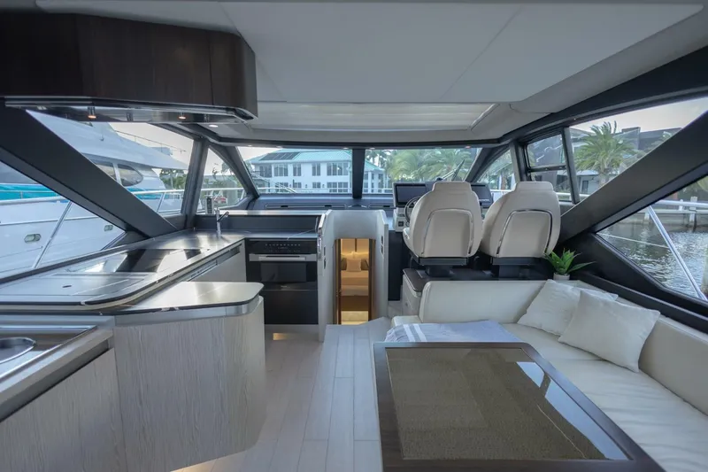Slide: The Image of Azimut S6 Sport-Fly 2023 - 15